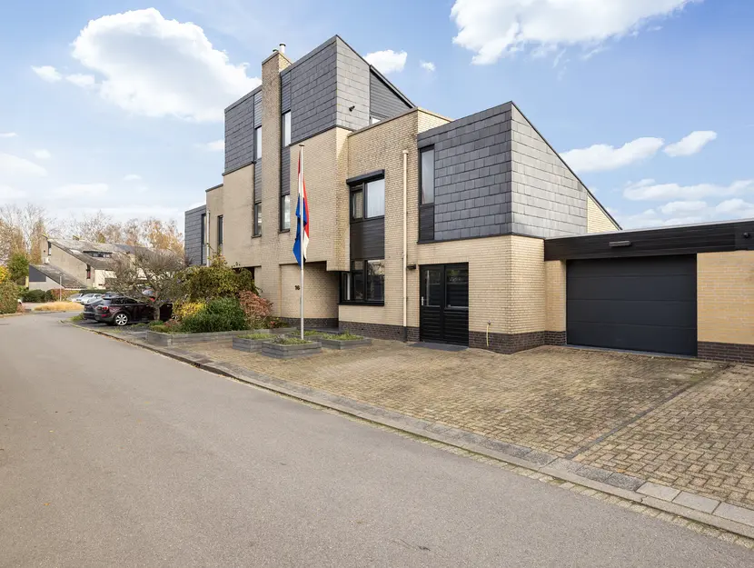 Volkerak 16, ZWIJNDRECHT