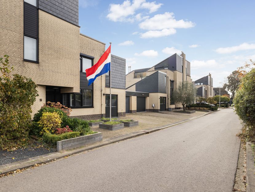 Volkerak 16, ZWIJNDRECHT