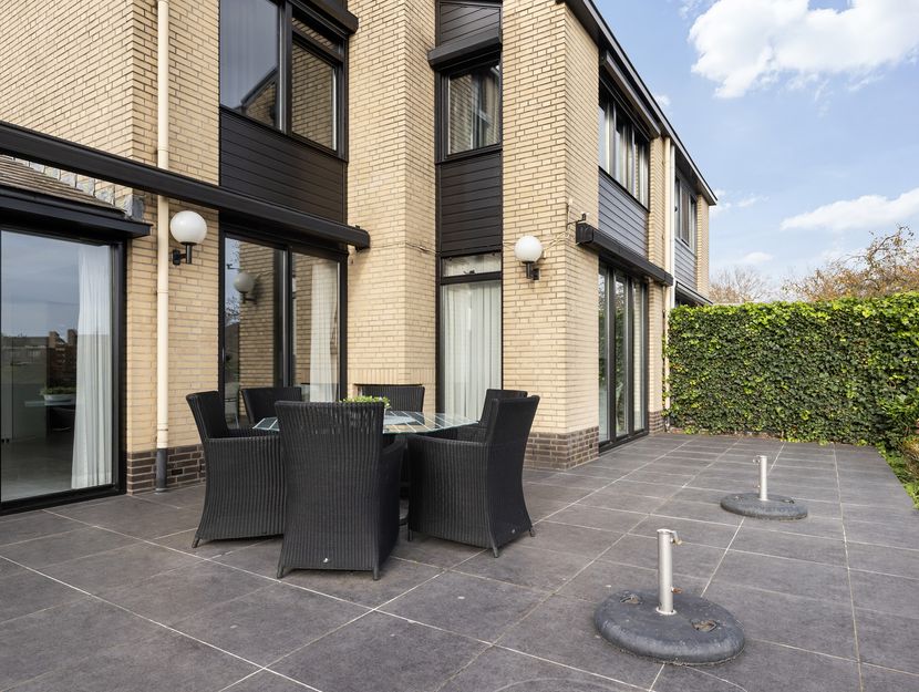 Volkerak 16, ZWIJNDRECHT