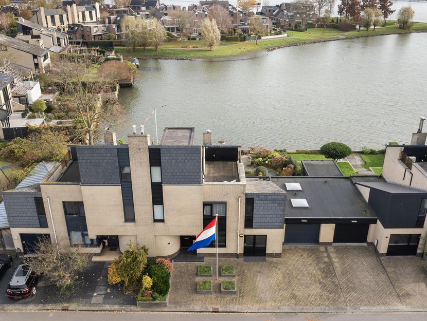 Volkerak 16, ZWIJNDRECHT