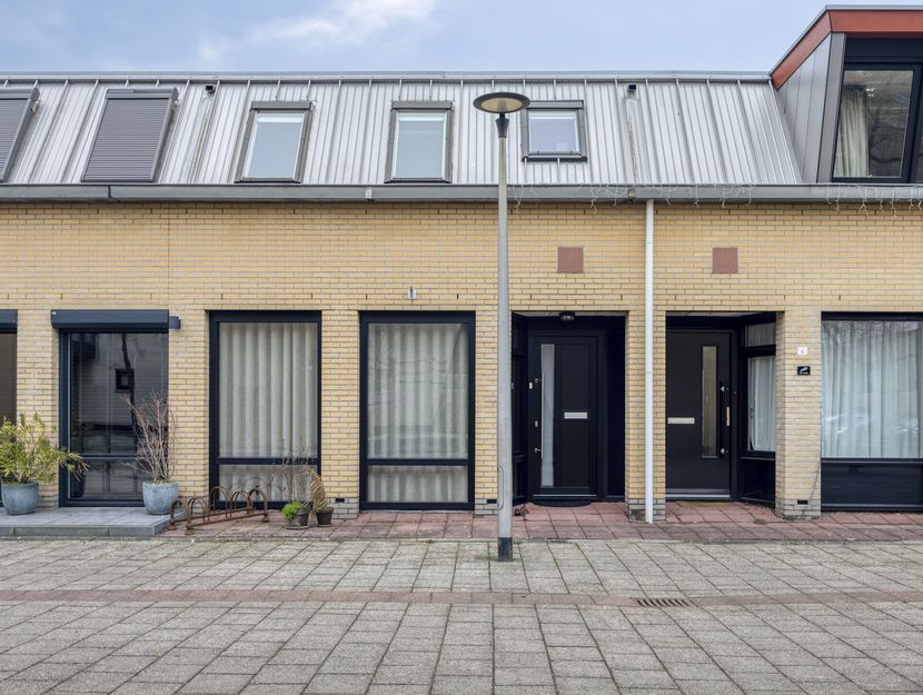 Adriaan Pieterslaan 8, HENDRIK-IDO-AMBACHT