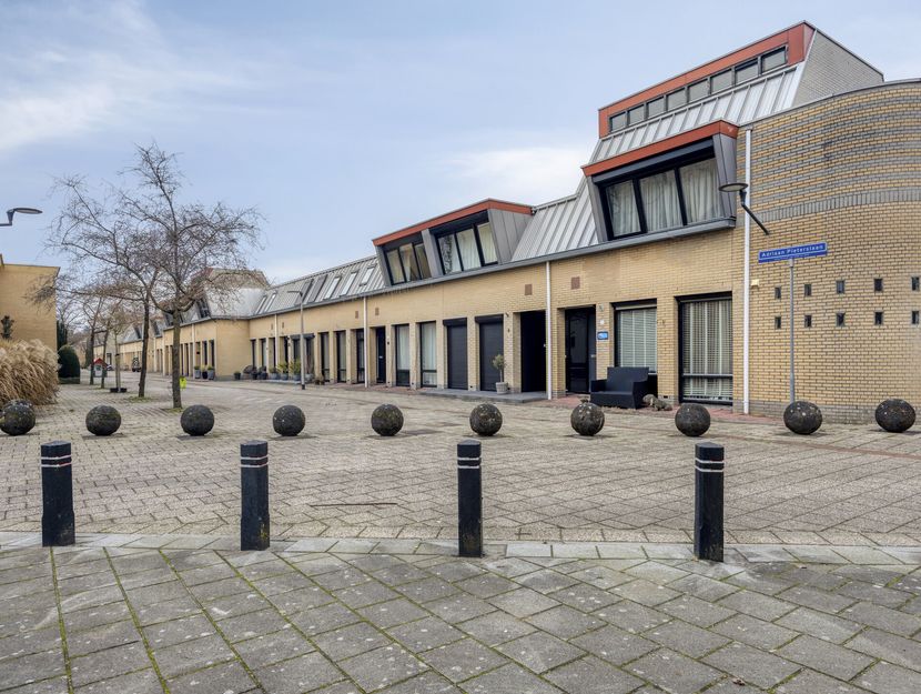 Adriaan Pieterslaan 8, HENDRIK-IDO-AMBACHT