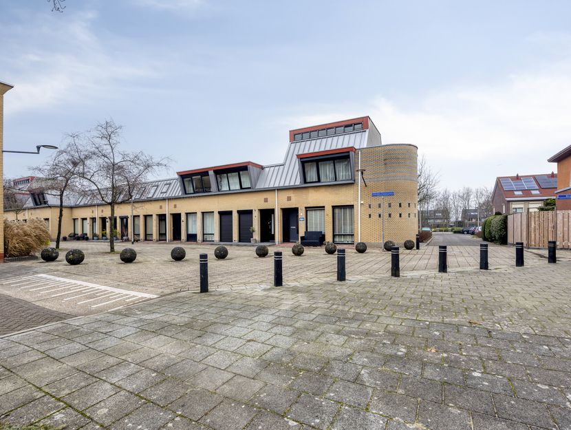 Adriaan Pieterslaan 8, HENDRIK-IDO-AMBACHT