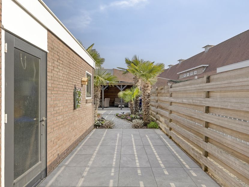 Juliana van Stolbergstraat 28, ZWIJNDRECHT