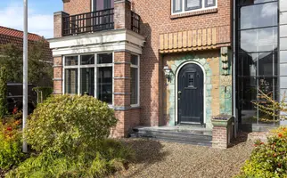 Burgemeester de Bruïnelaan 17, ZWIJNDRECHT