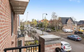 Burgemeester de Bruïnelaan 17, ZWIJNDRECHT