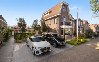 Burgemeester de Bruïnelaan 17, ZWIJNDRECHT