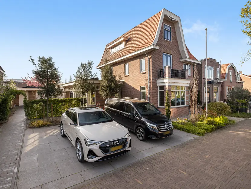 Burgemeester de Bruïnelaan 17, ZWIJNDRECHT