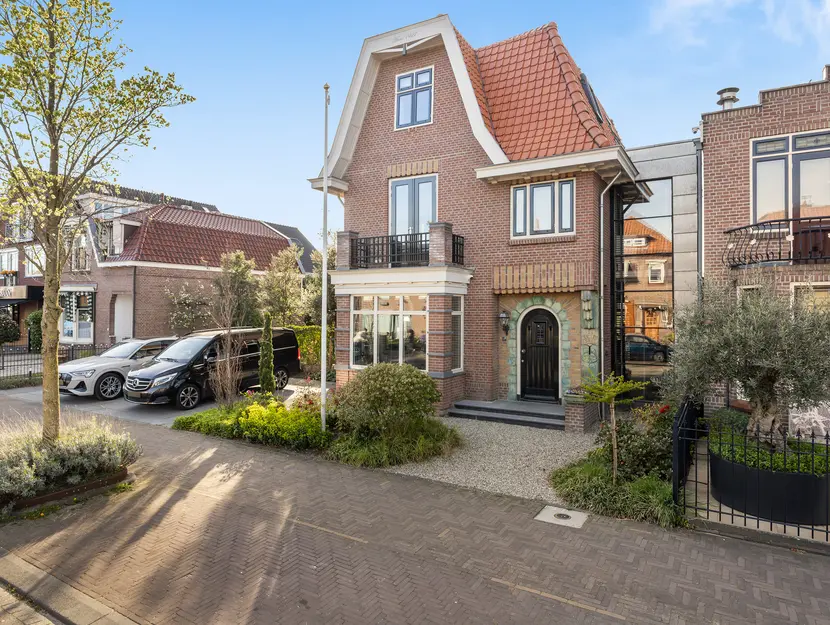 Burgemeester de Bruïnelaan 17, ZWIJNDRECHT