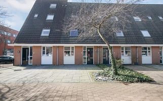 Perengaarde 52, HENDRIK-IDO-AMBACHT