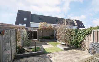 Perengaarde 52, HENDRIK-IDO-AMBACHT