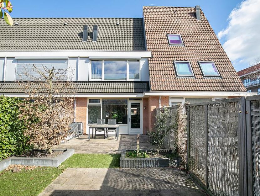 Perengaarde 52, HENDRIK-IDO-AMBACHT