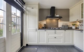 Stoop van Zwijndrechtstraat 14, ZWIJNDRECHT