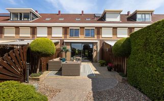 Agnes Bartoutslaan 74, HENDRIK-IDO-AMBACHT