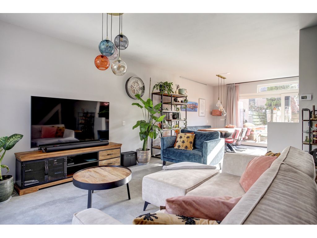 Loodglans 64, Heerhugowaard