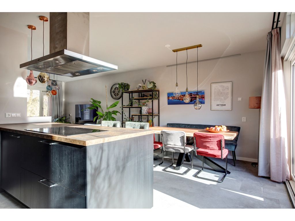 Loodglans 64, Heerhugowaard