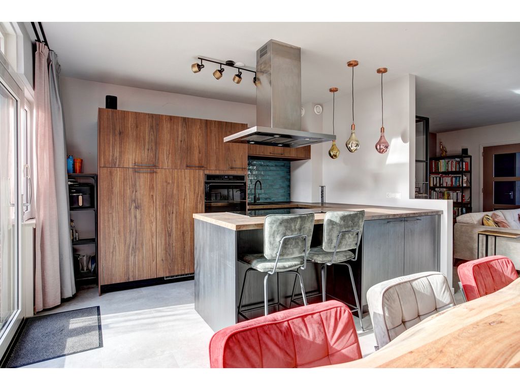 Loodglans 64, Heerhugowaard