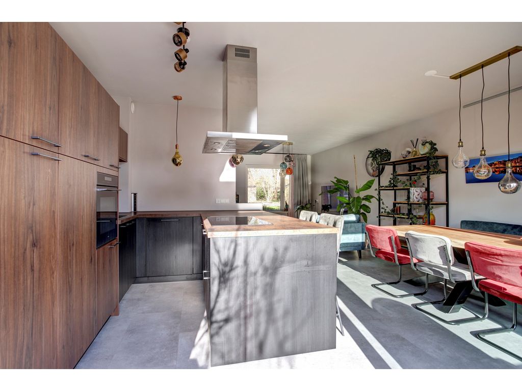 Loodglans 64, Heerhugowaard