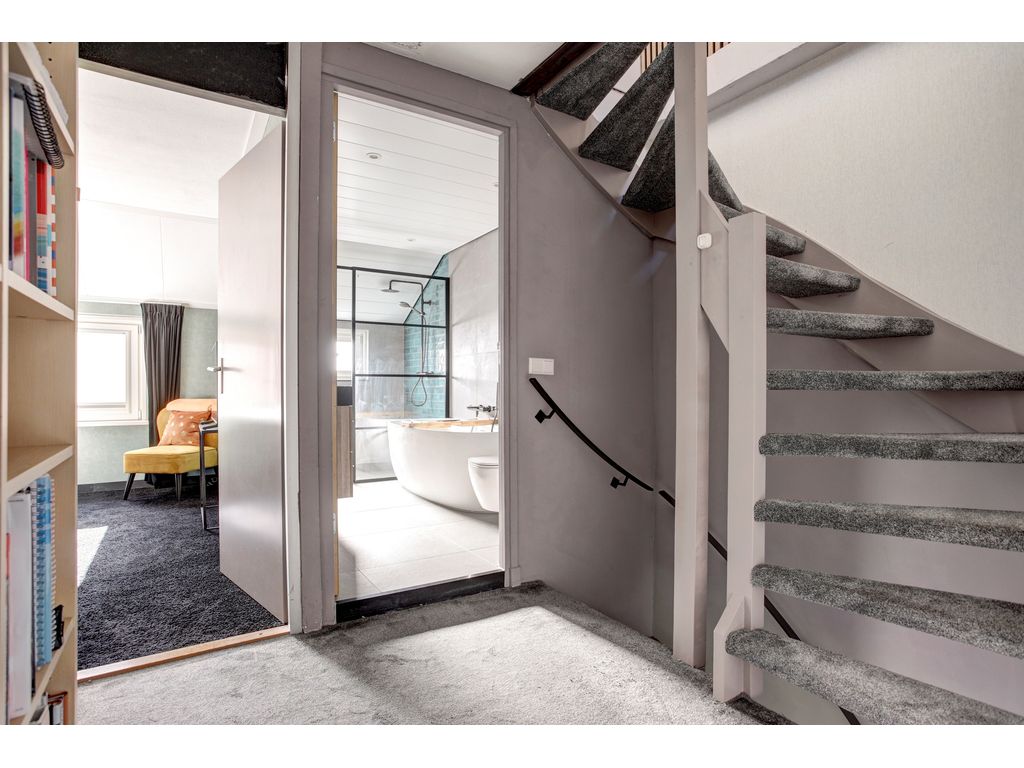 Loodglans 64, Heerhugowaard