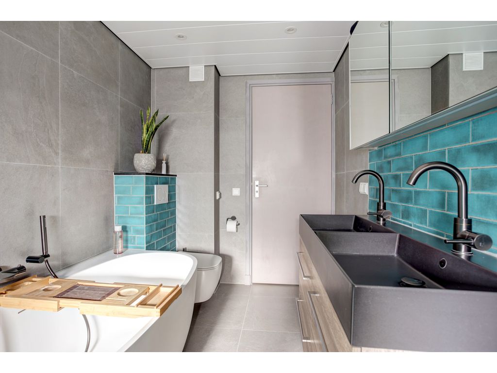 Loodglans 64, Heerhugowaard