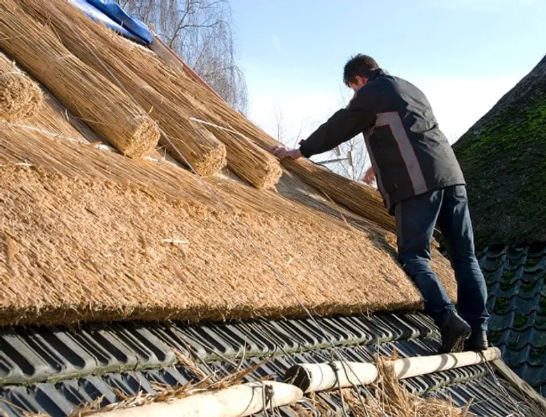 3400 boerderijeigenaren verwijderen asbest en installeren zonnepanelen