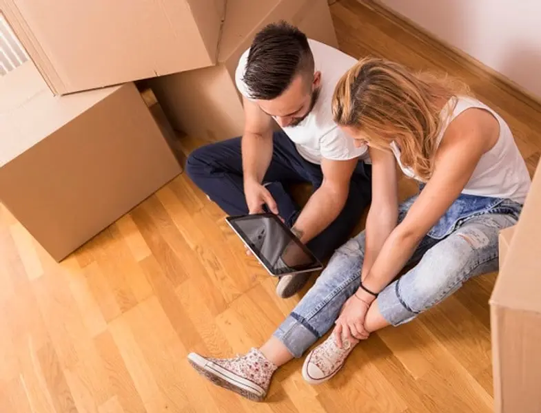 Huizenprijsstijging vlakt af, aantal verkochte woningen zakt verder weg