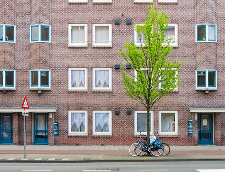 Woninghuren in grote steden dalen door expat die wegblijft