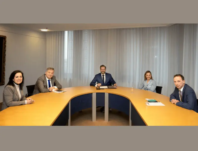 Minister en woningmarktpartijen tekenen verbeterplan