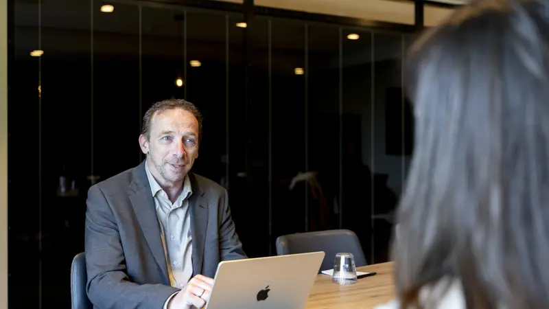 Twee kinderen, twee huizen, twee totaal verschillende ervaringen