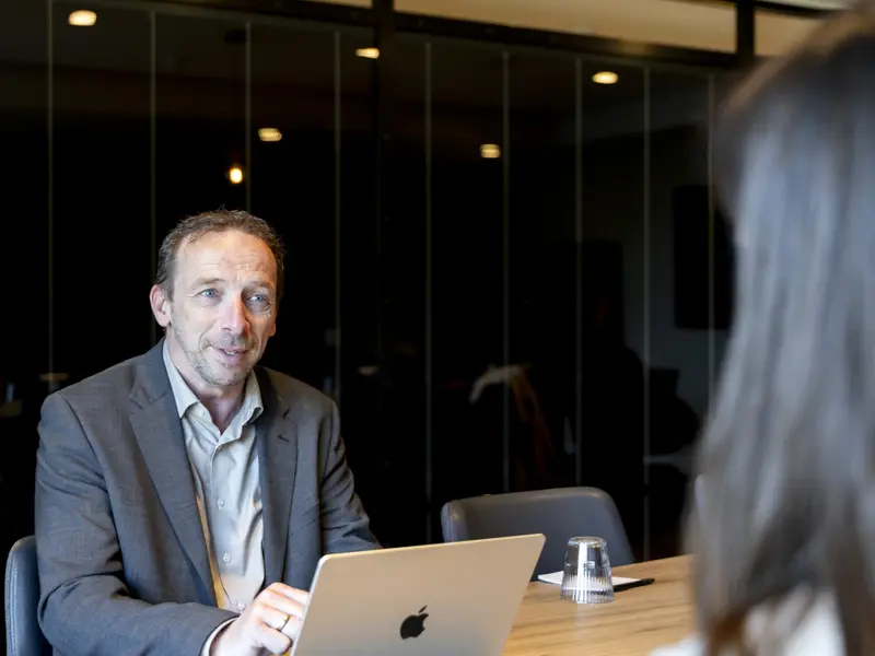 Twee kinderen, twee huizen, twee totaal verschillende ervaringen