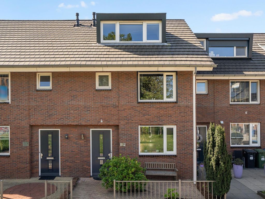 Kubbeplantsoen 10, Hoogvliet