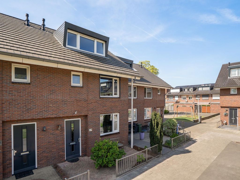 Kubbeplantsoen 10, Hoogvliet