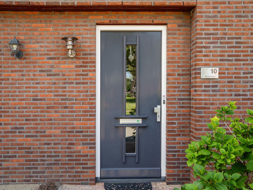 Kubbeplantsoen 10, Hoogvliet