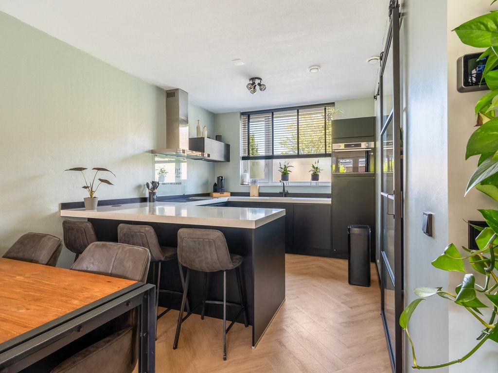 Kubbeplantsoen 10, Hoogvliet