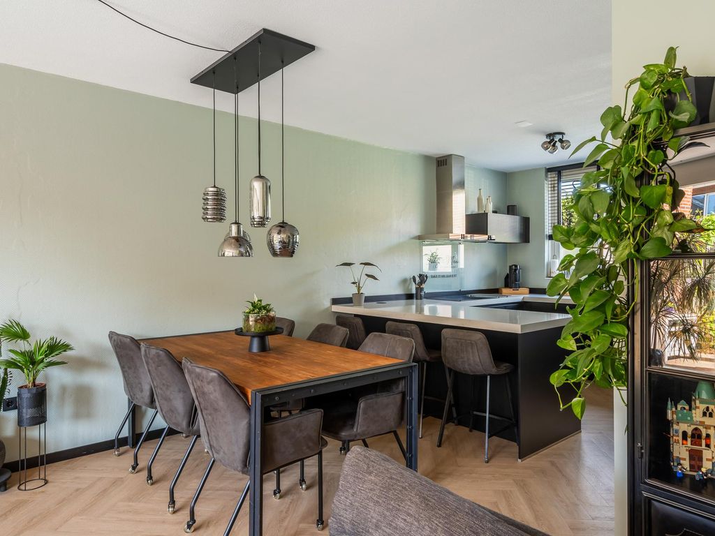 Kubbeplantsoen 10, Hoogvliet