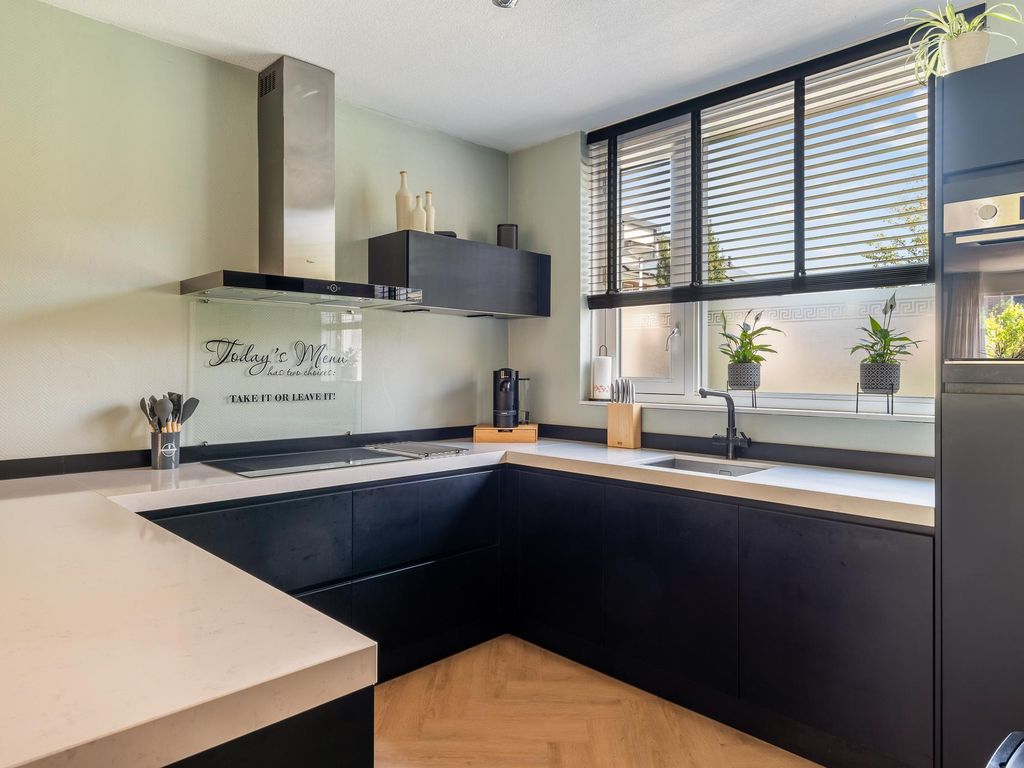 Kubbeplantsoen 10, Hoogvliet