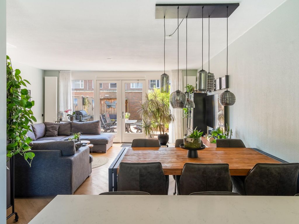 Kubbeplantsoen 10, Hoogvliet