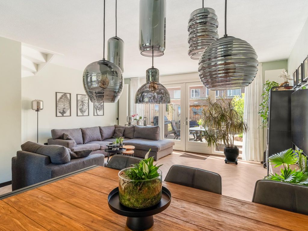 Kubbeplantsoen 10, Hoogvliet