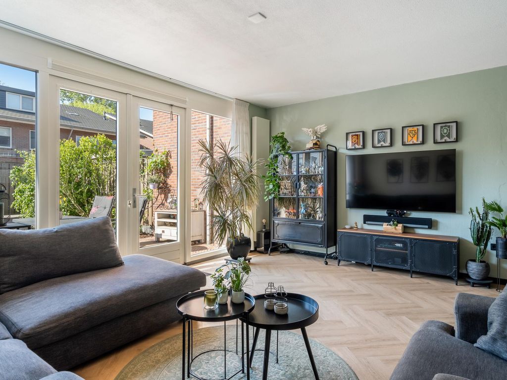 Kubbeplantsoen 10, Hoogvliet