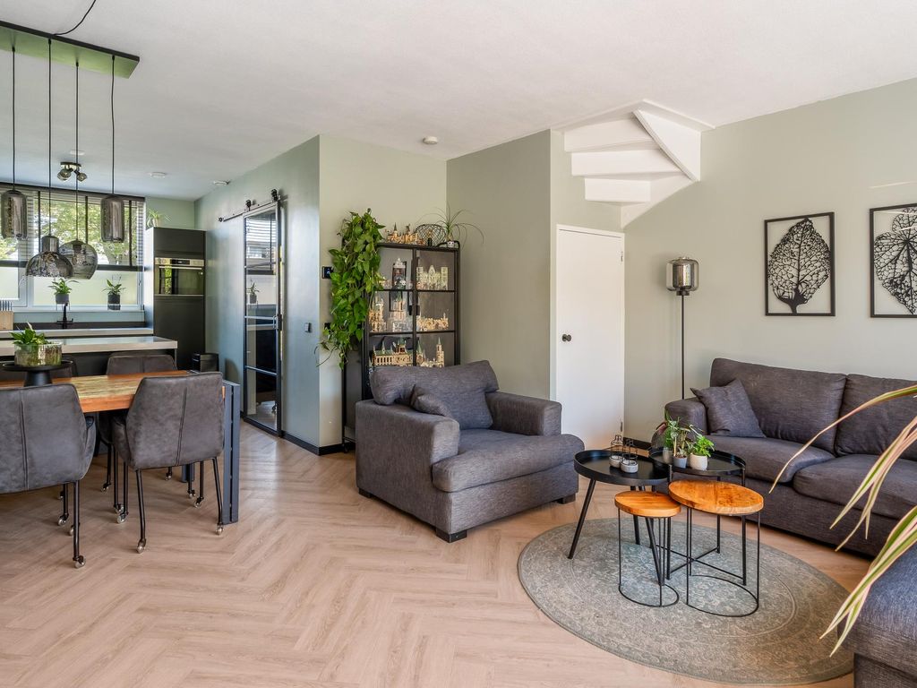 Kubbeplantsoen 10, Hoogvliet