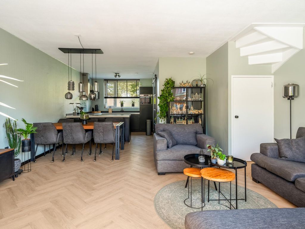 Kubbeplantsoen 10, Hoogvliet