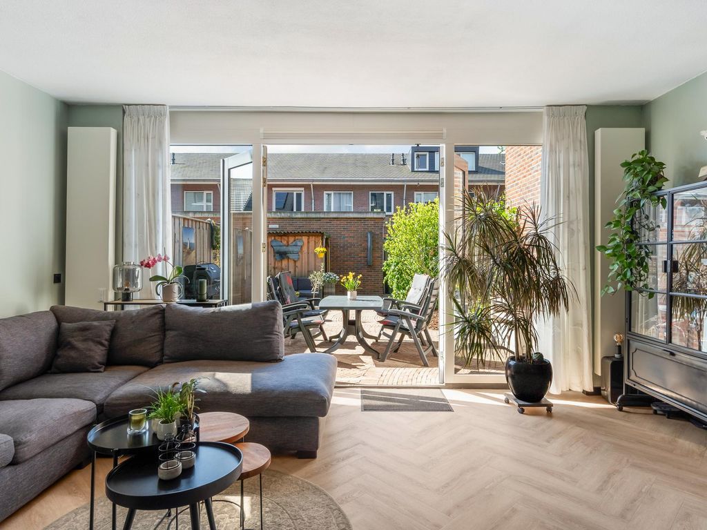 Kubbeplantsoen 10, Hoogvliet