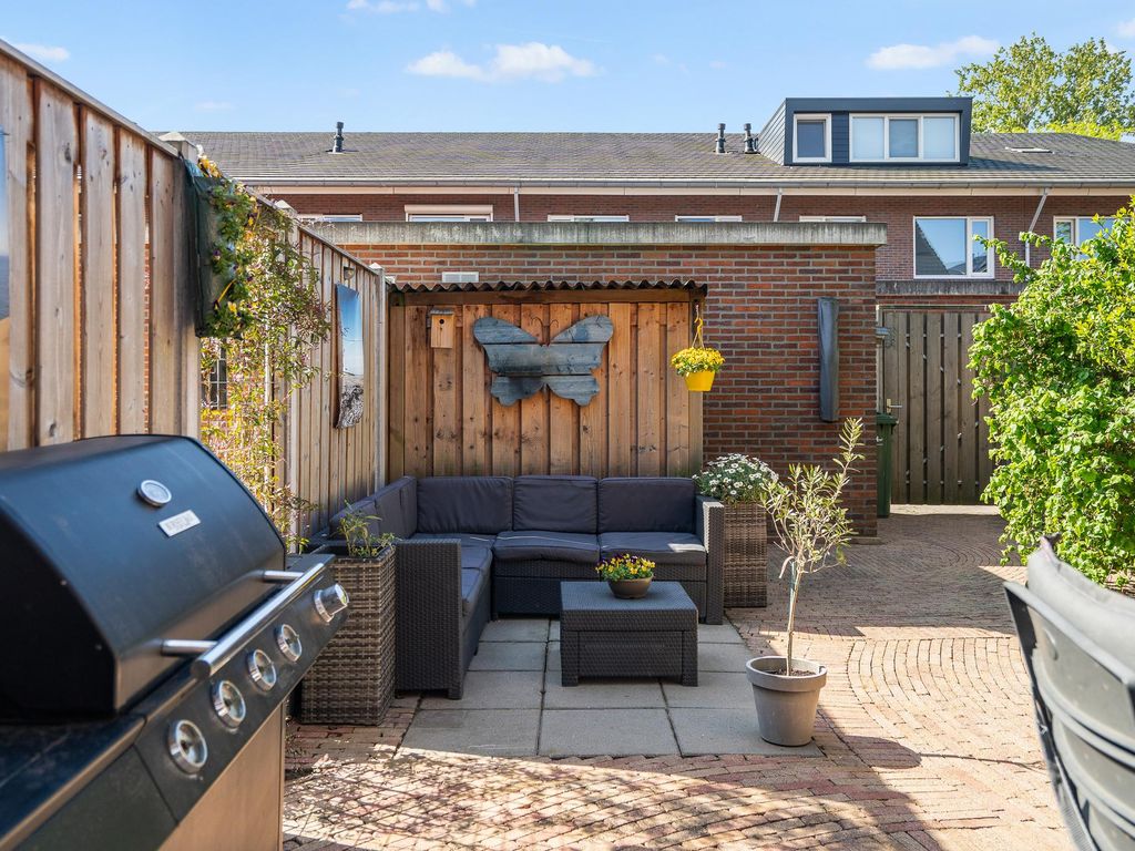 Kubbeplantsoen 10, Hoogvliet