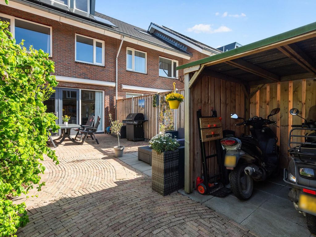 Kubbeplantsoen 10, Hoogvliet
