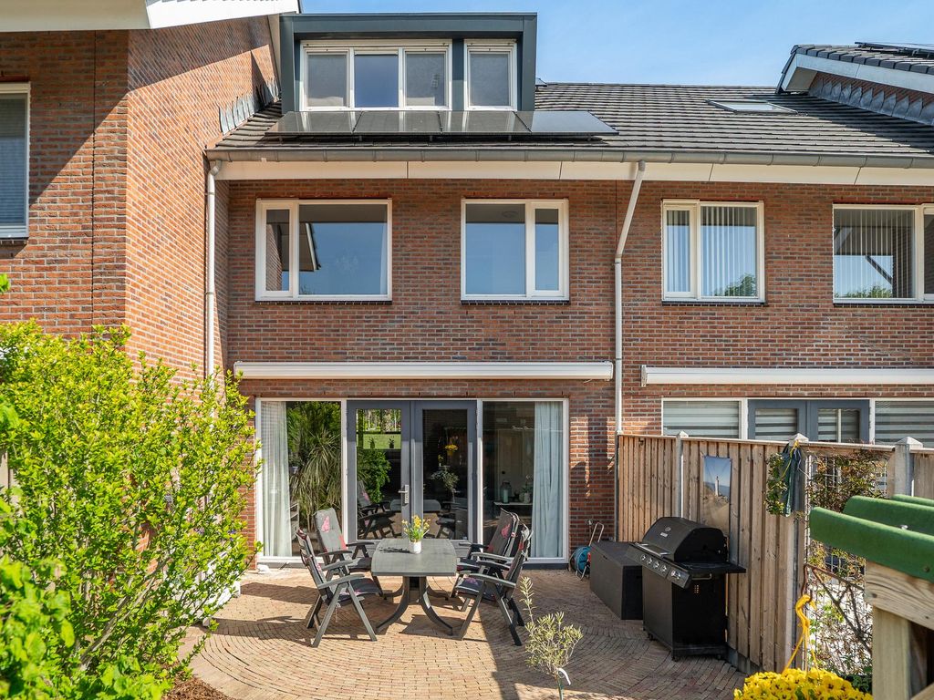 Kubbeplantsoen 10, Hoogvliet
