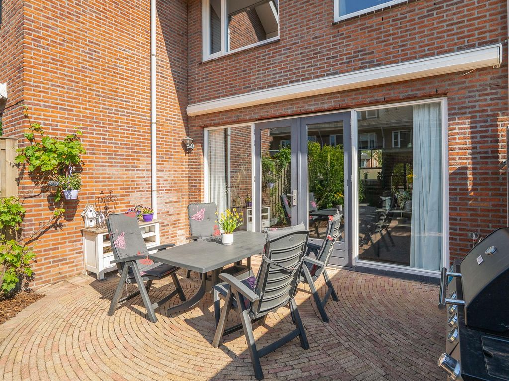 Kubbeplantsoen 10, Hoogvliet