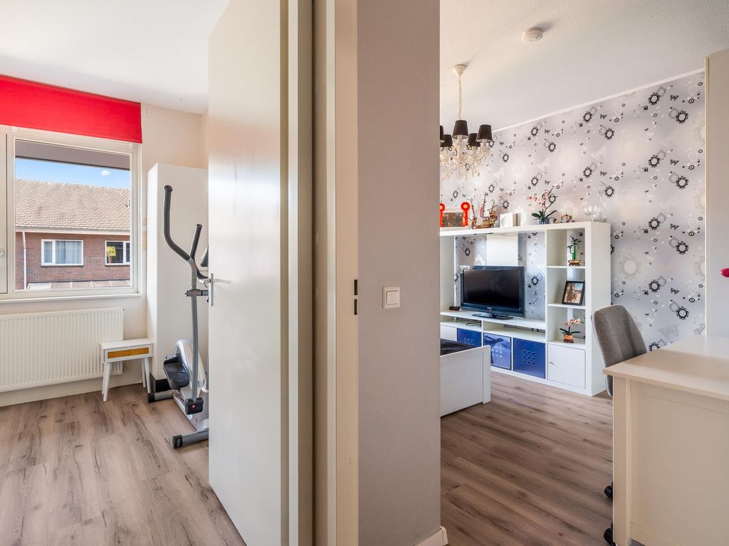 Kubbeplantsoen 10, Hoogvliet