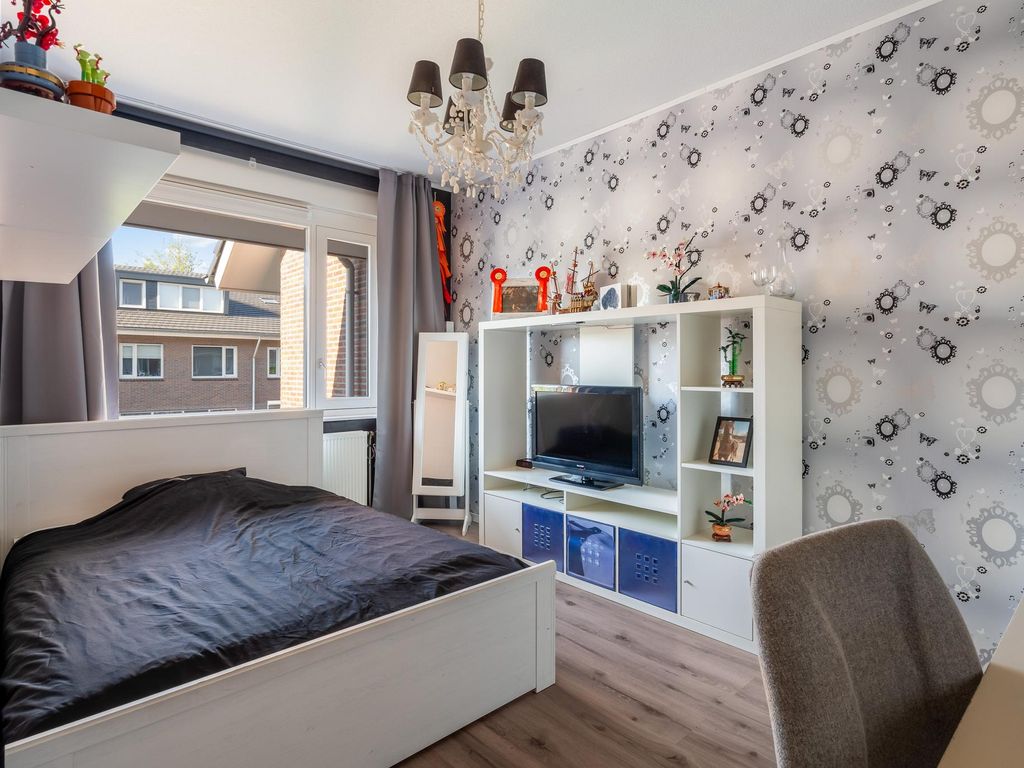 Kubbeplantsoen 10, Hoogvliet
