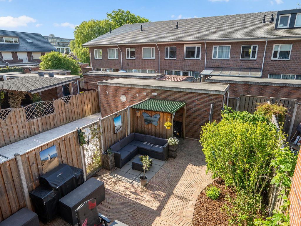 Kubbeplantsoen 10, Hoogvliet