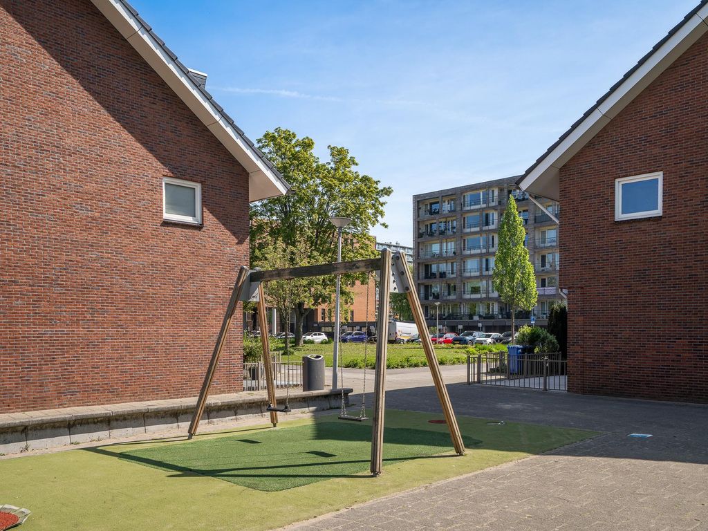 Kubbeplantsoen 10, Hoogvliet